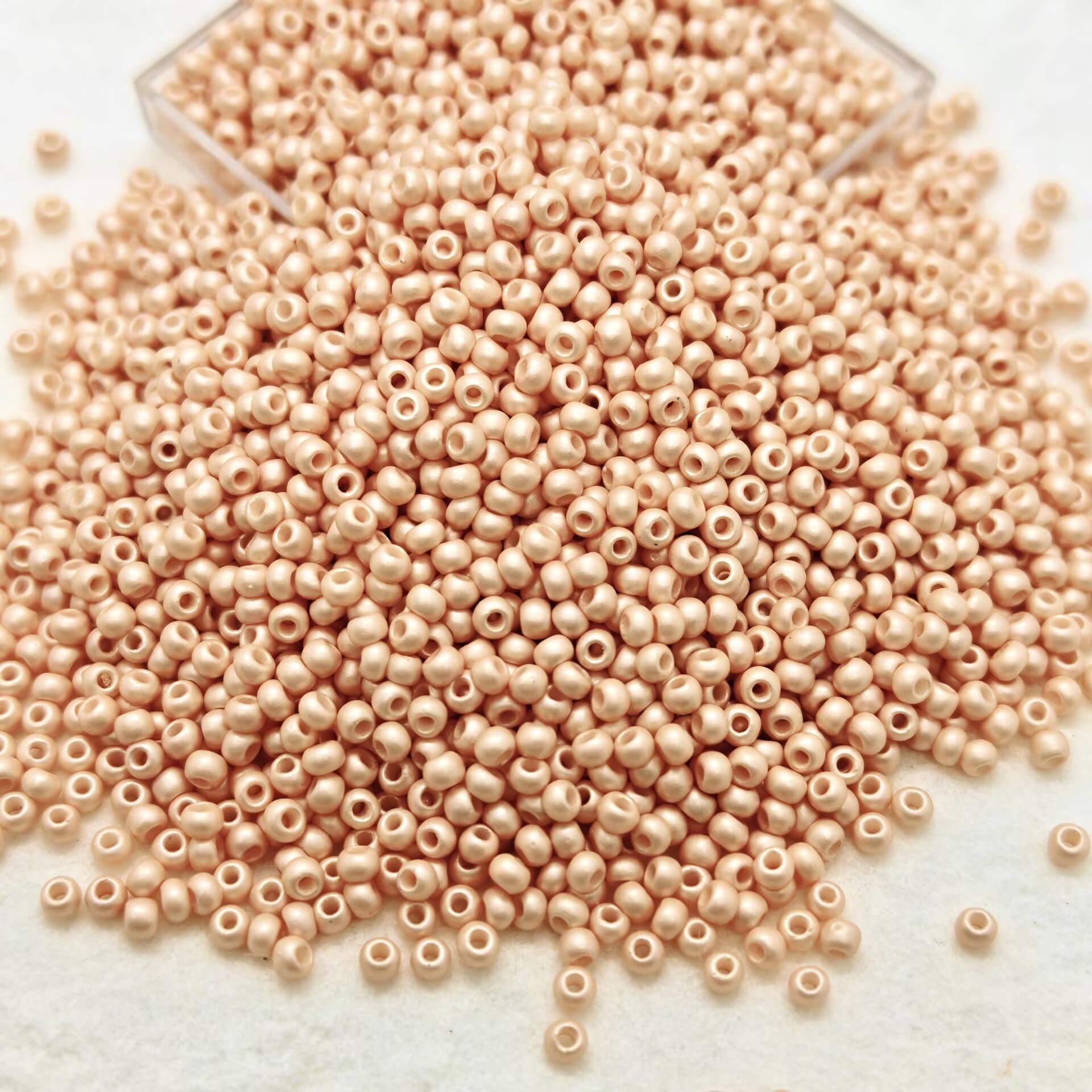 600pcs Round Glossy Glass Seed Beads for Jewelry Making